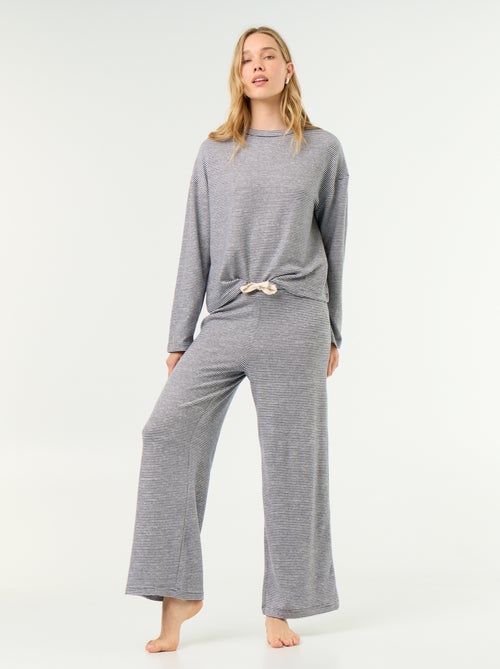 Pijama de 2 piezas - Sudadera + pantalón - Kiabi Pijama de 2 piezas - Sudadera + pantalón - Kiabi