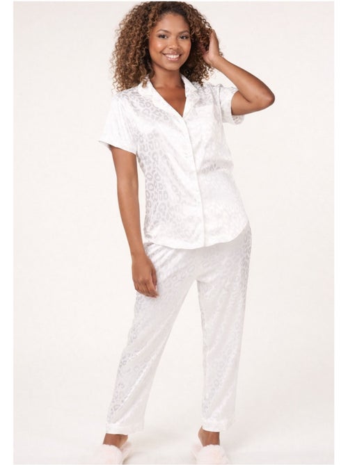Pijama de satén fluido Kebello - Kiabi Pijama de satén fluido Kebello - Kiabi