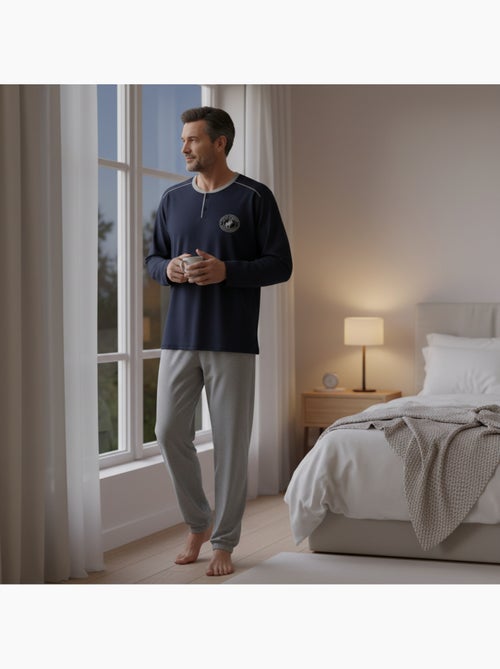Pijama hombre forrado polar escudo bordado ozabi - Kiabi Pijama hombre forrado polar escudo bordado ozabi - Kiabi