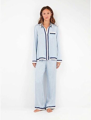Pijama largo camisero con estampado monogram en satén