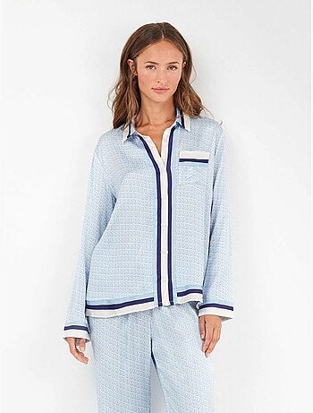 Pijama largo camisero con estampado monogram en satén