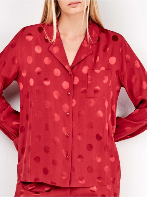 Pijama largo camisero de lunares en suave tejido de satén - Kiabi Pijama largo camisero de lunares en suave tejido de satén - Kiabi