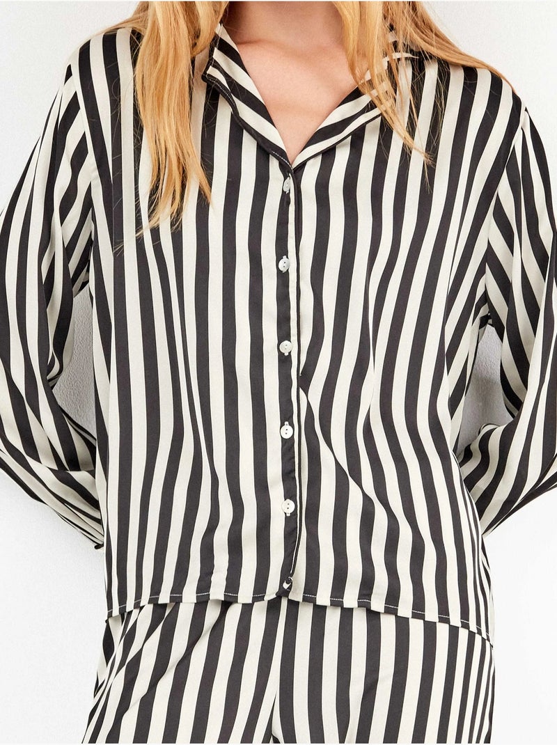 Pijama largo camisero de rayas en tejido de satén Multicolor - Kiabi