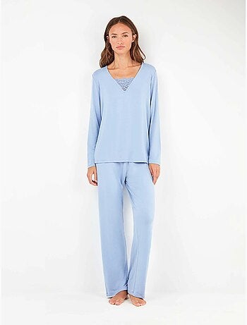 Pijama largo con escote pico y detalle de galón en tejido suave