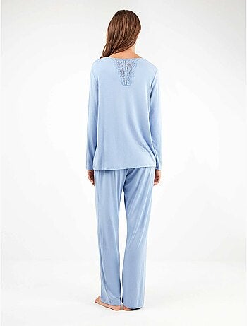 Pijama largo con escote pico y detalle de galón en tejido suave