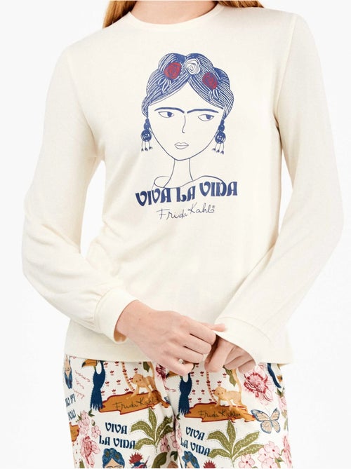 Pijama largo de frida kahlo en tejido de punto - Kiabi Pijama largo de frida kahlo en tejido de punto - Kiabi