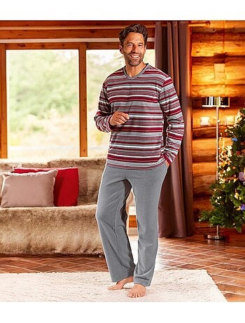 Pijama largo de micropolar a rayas con cuello de pico