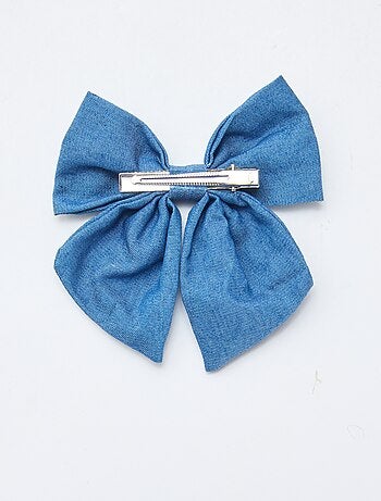 Pinza con lazo bordado