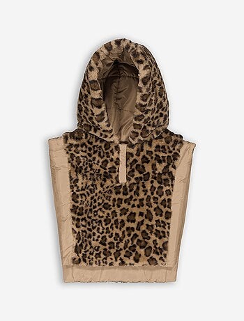 Plastrón con capucha