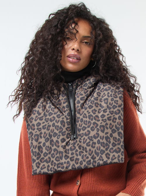 Plastrón con capucha y cuello con cremallera - Kiabi