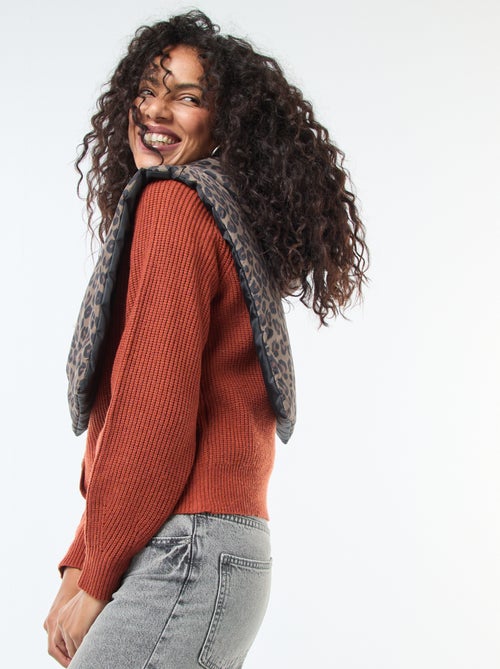 Plastrón con capucha y cuello con cremallera - Kiabi