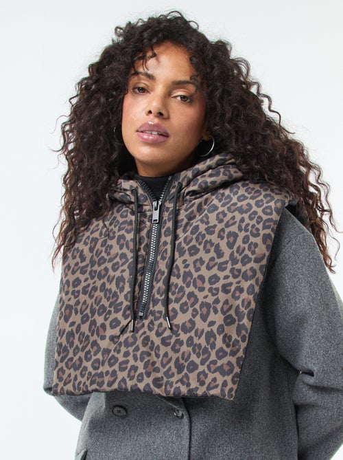 Plastrón con capucha y cuello con cremallera - Kiabi