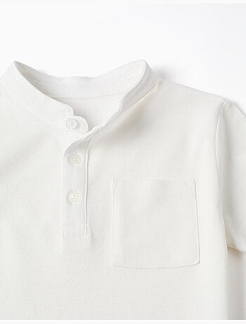 Polo de algodón con cuello mao y bolsillo