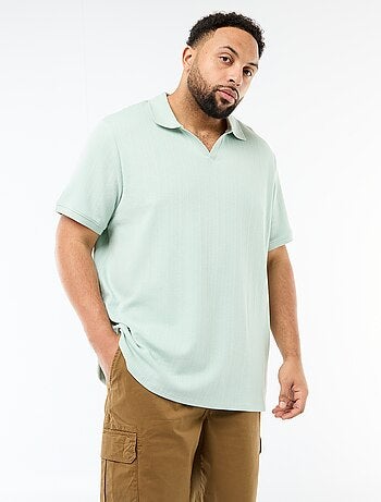 Polo de corte regular y manga corta