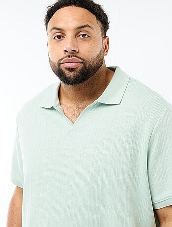 Polo de corte regular y manga corta