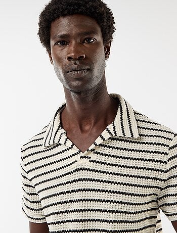 Polo de manga corta en material de fantasía