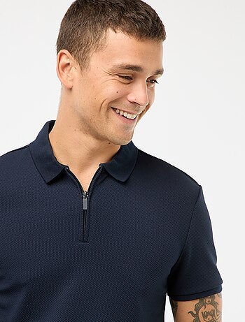 Polo de panal de abeja con cremallera en el cuello