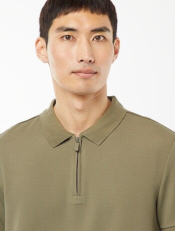 Polo de panal de abeja con cremallera en el cuello