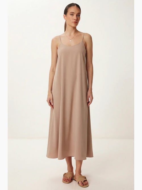 Precioso vestido largo sin mangas con cuello en u de estambul istanbul - Kiabi Precioso vestido largo sin mangas con cuello en u de estambul istanbul - Kiabi