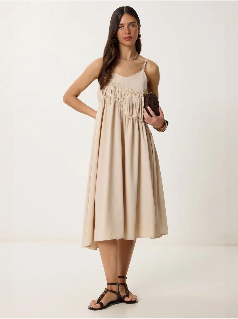 Precioso vestido midi con cuello en u y volantes de estambul istanbul Crema - Kiabi