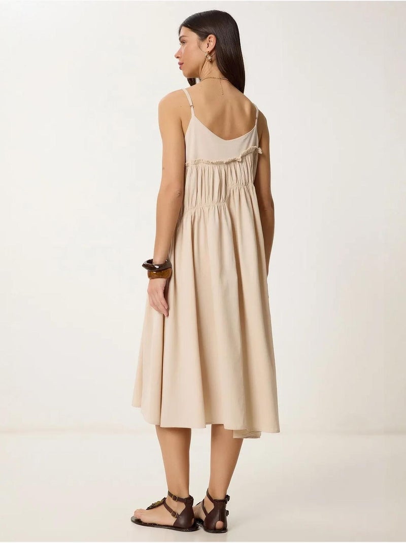 Precioso vestido midi con cuello en u y volantes de estambul istanbul Crema - Kiabi