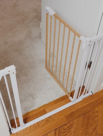 Puerta de seguridad para bebés LIONELO Truus Slim - 75-105 cm - Montaje a presión - No requiere tala