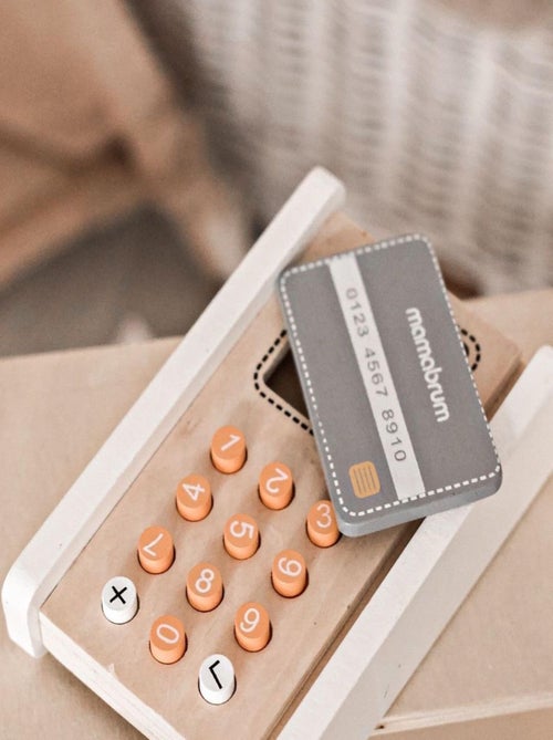 Puesto de venta de madera con balanza Mamabrum - Kiabi