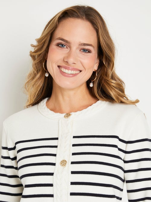 Rebeca corta a rayas con cuello redondo y cierre de botones - Afibel - Kiabi