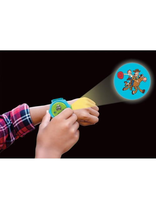 Reloj digital con proyector juguete Story con 20 imágenes para proyectar - Kiabi Reloj digital con proyector juguete Story con 20 imágenes para proyectar - Kiabi