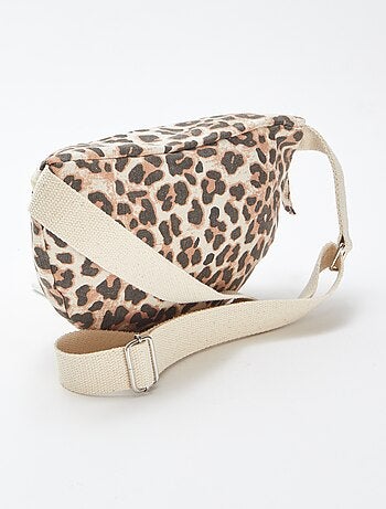 Riñonera grande con etiqueta cosida