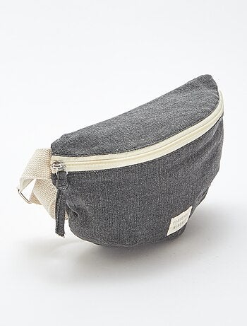 Riñonera grande con etiqueta cosida