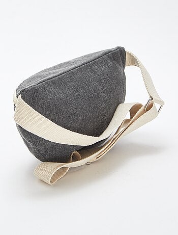 Riñonera grande con etiqueta cosida