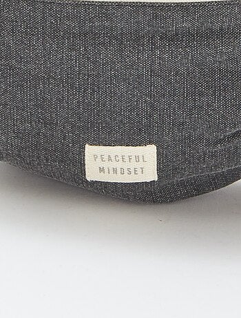 Riñonera grande con etiqueta cosida