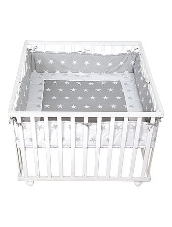 ROBA Parque infantil en madera 100x100 Little Stars + alfombra de parque y ruedas con freno - Blanco