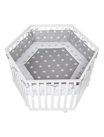 ROBA Parque infantil hexagonal en madera "Little Stars" + alfombra de parque y ruedas con freno