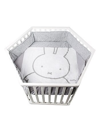 ROBA Parque infantil hexagonal en madera "Miffy" + alfombra de parque - Altura ajustable - Blanco