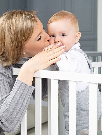 ROBA Parque infantil hexagonal ROBA Style + alfombra de parque en verde glaciar - madera blanca