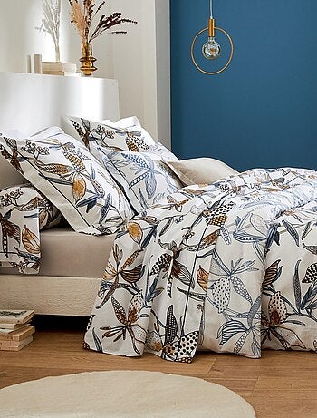 Sábana plana con flores exuberantes