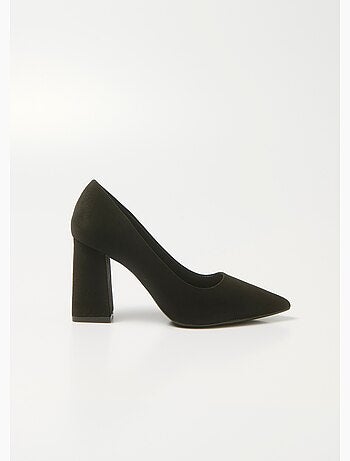 Salón de tacón alto con acabado ancho de ante