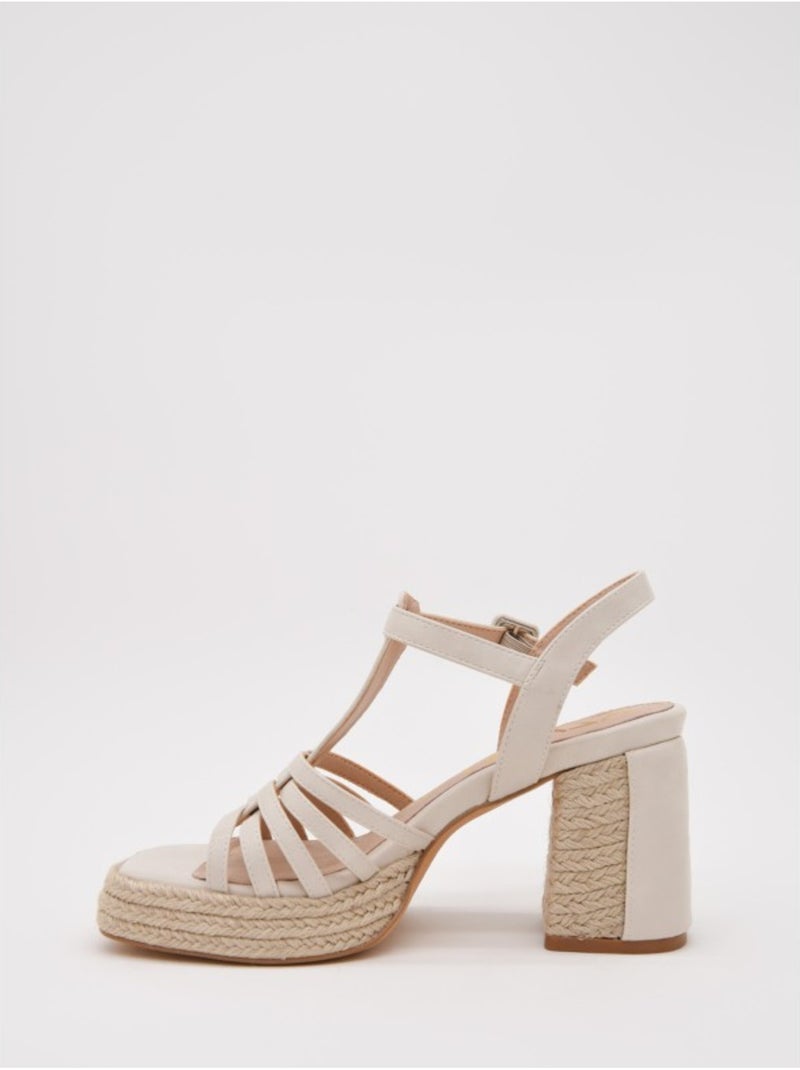 Sandalia Casual Sintetico Montevita Beige - Kiabi