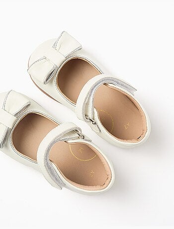 Sandalia cómoda y práctica de piel