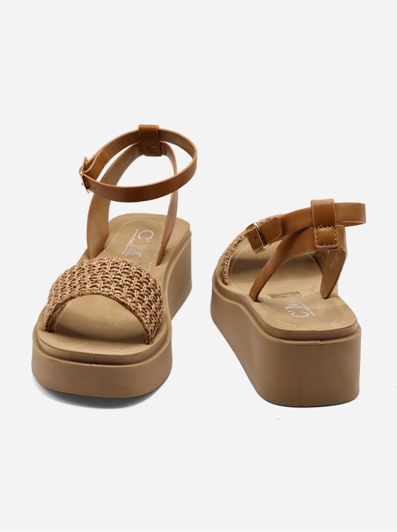 Sandalia con cuña y tira ancha trenzada Camel - Kiabi