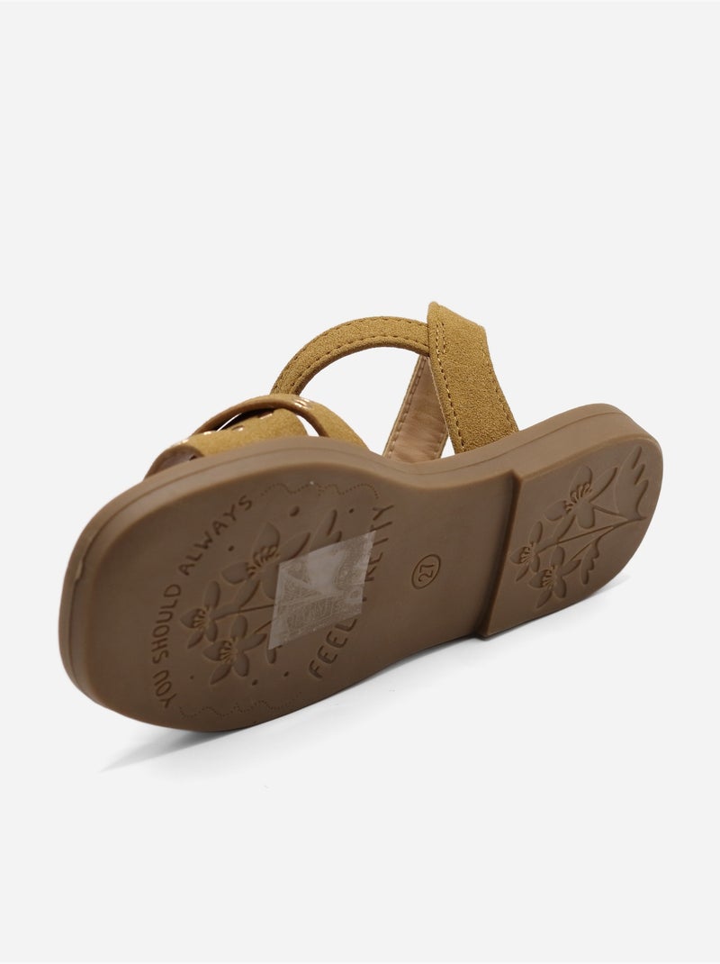 Sandalia correa cruzada Camel - Kiabi