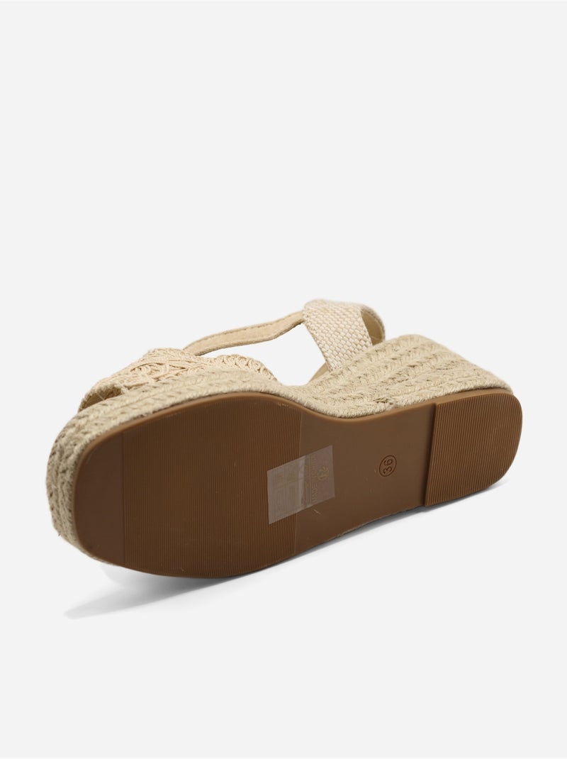 Sandalia de cuña correa cruzada Beige - Kiabi