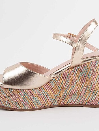 Sandalia De Cuña Para Mujer. Montevita Salia