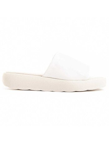 Sandalia plano cuero wikers