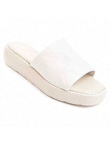 Sandalia plano cuero wikers