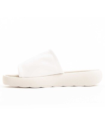 Sandalia plano cuero wikers