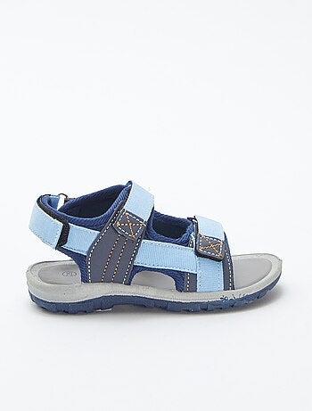 Sandalias abiertas con velcros