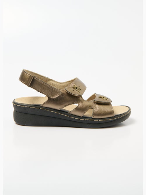 Sandalias anchas de piel bordadas - Afibel - Kiabi